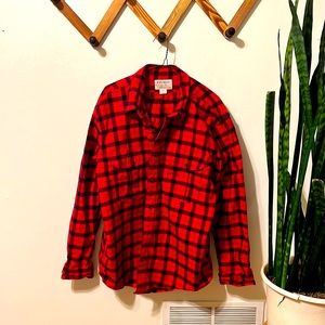 Filson Alaskan Guide XL Cotton shirts. Red and Black Classic flannel